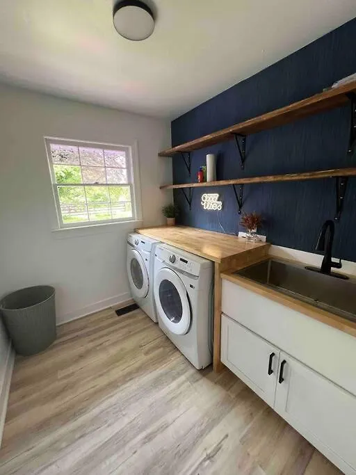 Newly Renovated Rancher With Yard And Garage! Furnished! Villa Williamsburg Holiday home